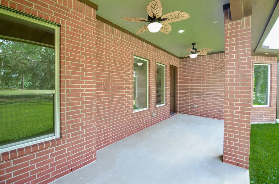 Exterior details and patio area of a home in , Plantersville (Image 4).