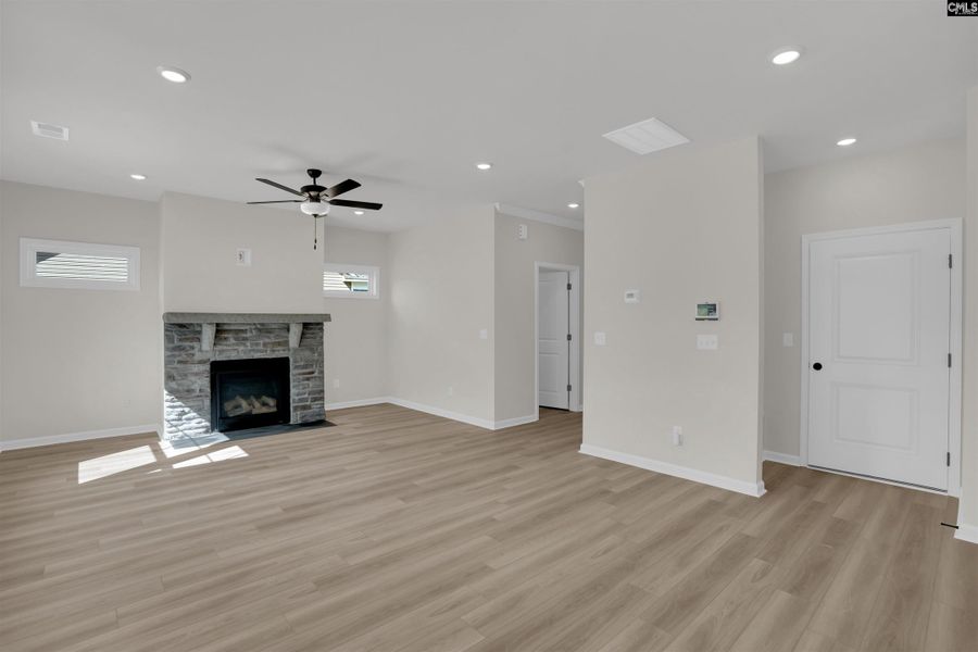 Spacious, unfurnished interior of a new home in Rolling Hills, Prosperity (Image 18).