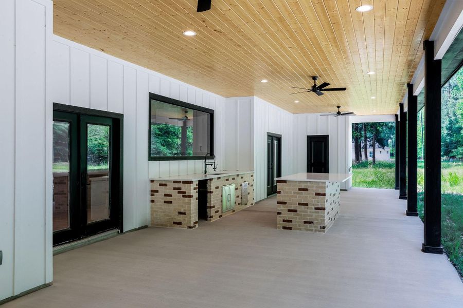 Exterior details and patio area of a home in , Trinity (Image 4).