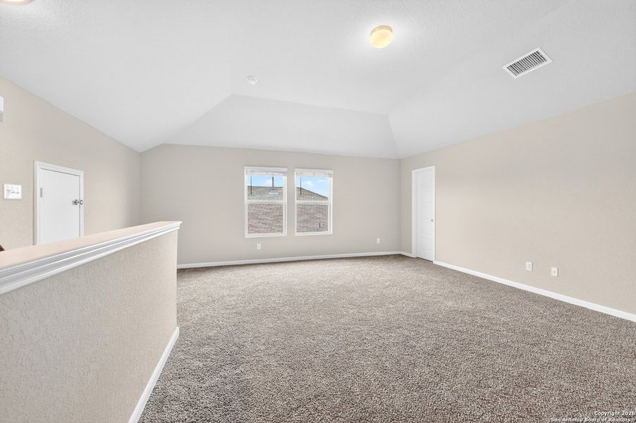 Spacious, unfurnished interior of a new home in Winding Brook, San Antonio (Image 44).