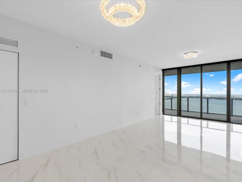 Spacious, unfurnished interior of a new home in Aria Reserve, Miami (Image 37).