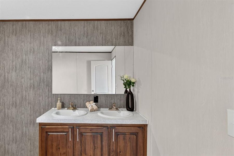 Close-up of interior finishes inside a home in , Bronson (Image 14).