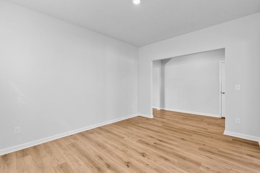 Spacious, unfurnished interior of a new home in Fieldstone, Lexington (Image 25).