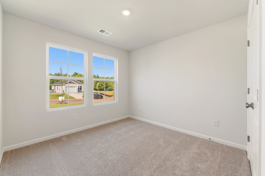 Spacious, unfurnished interior of a new home in Evergreen, Spartanburg (Image 15).