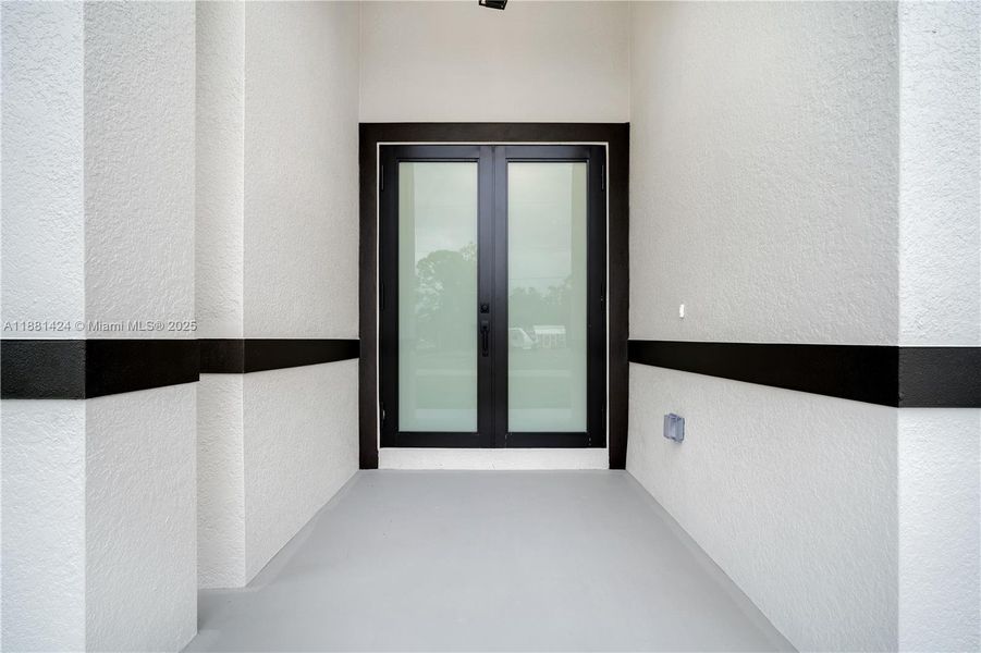 Exterior details and patio area of a home in , Port Charlotte (Image 21).