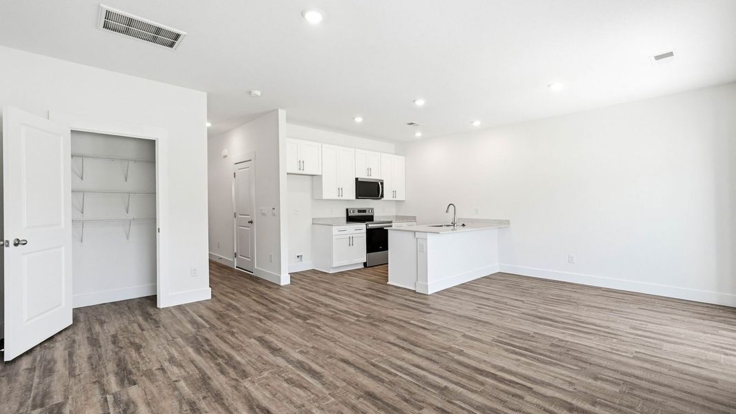 Spacious, unfurnished interior of a new home in The Arbor Townhomes, Kingsport (Image 13).