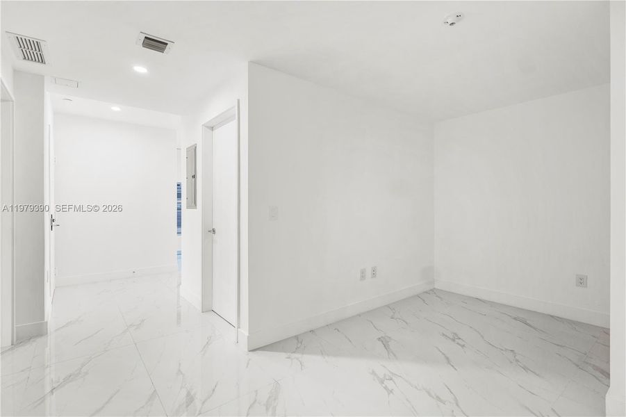 Spacious, unfurnished interior of a new home in Aria Reserve, Miami (Image 23).