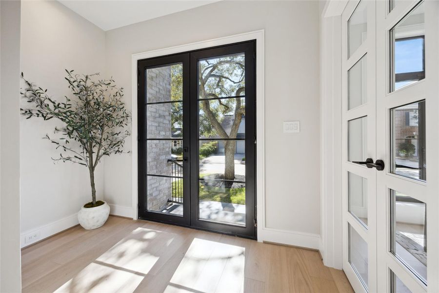 Spacious, unfurnished interior of a new home in , West University Place (Image 19).
