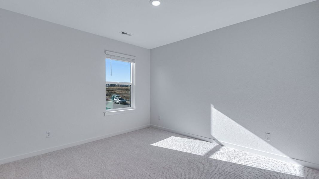 Spacious, unfurnished interior of a new home in Vista Meadows, Fort Lupton (Image 30).