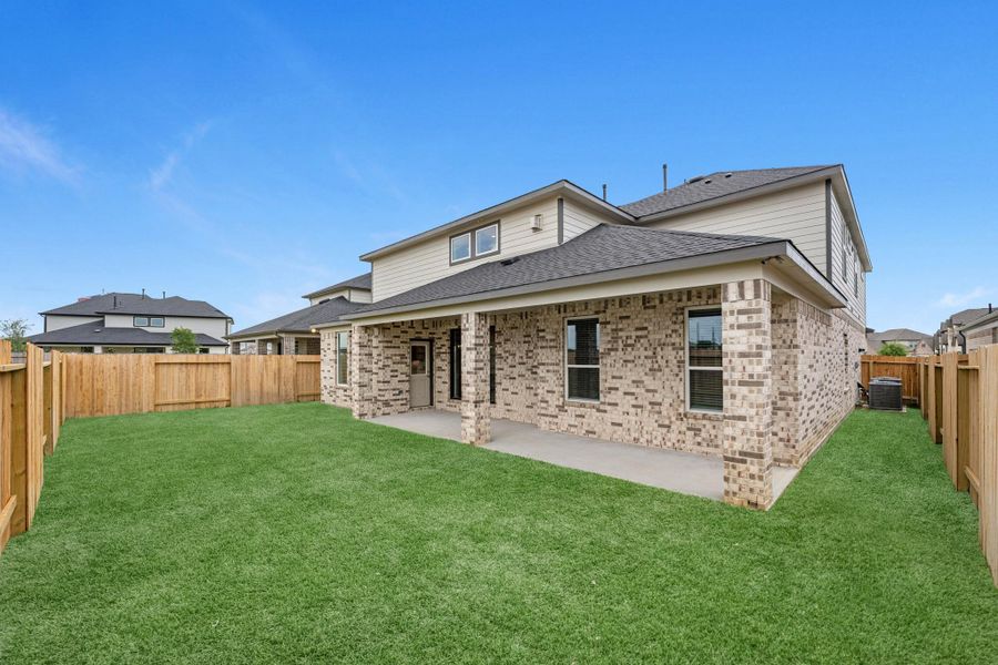 Exterior details and patio area of a home in Morton Creek Ranch, Katy (Image 4).