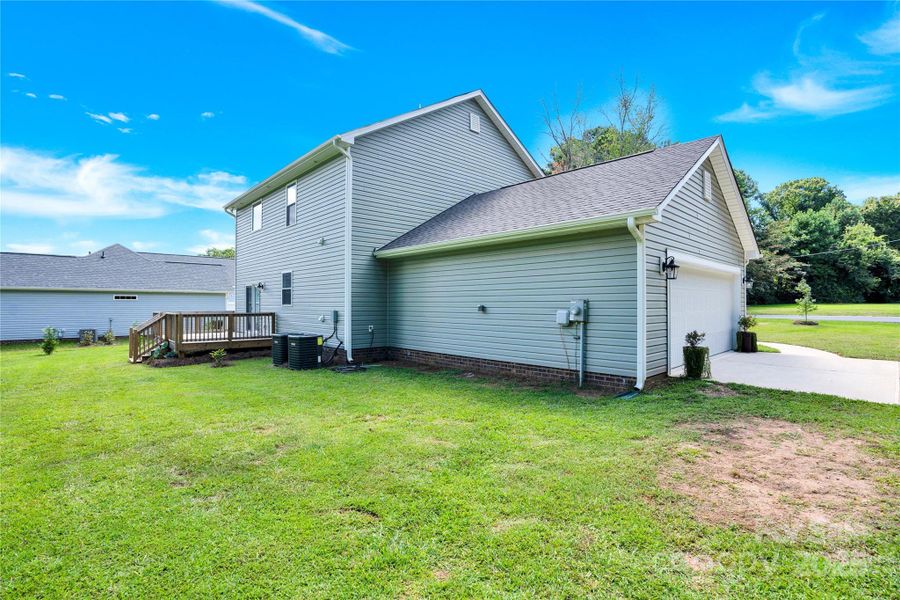 NO HOA! Bring your boat and RV!