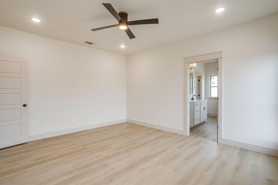 Spacious, unfurnished interior of a new home in , Millsap (Image 33).