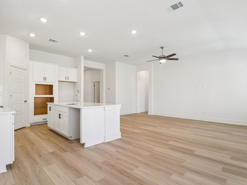 Spacious, unfurnished interior of a new home in Sagebrooke - Classic Series, San Antonio (Image 14).