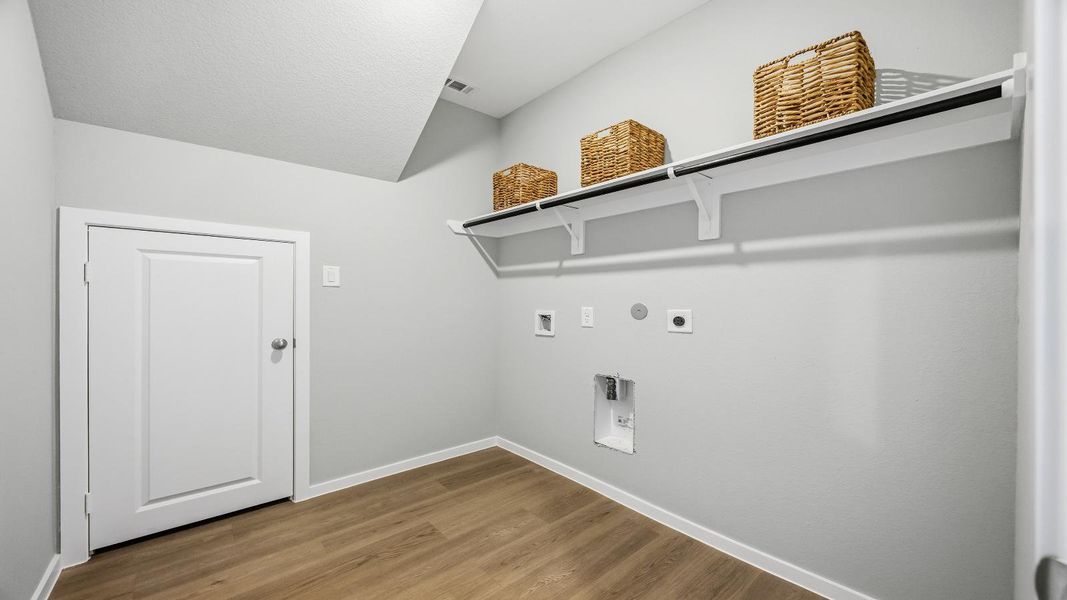 Representative unfurnished interior of a home built from the Quinn by D.R. Horton in Lago Mar 55' Homesites, Texas City (Image 23).
