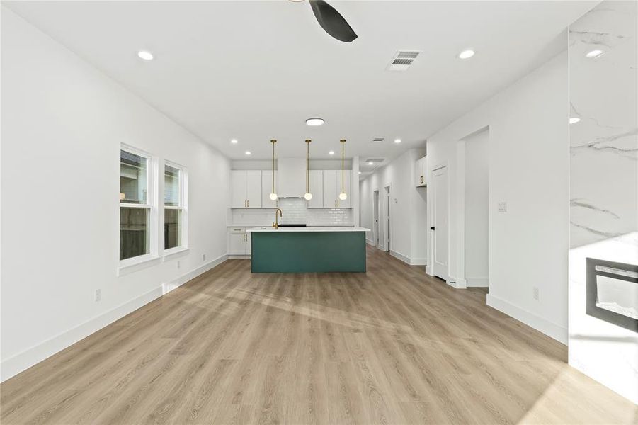 Spacious, unfurnished interior of a new home in , Dallas (Image 12).