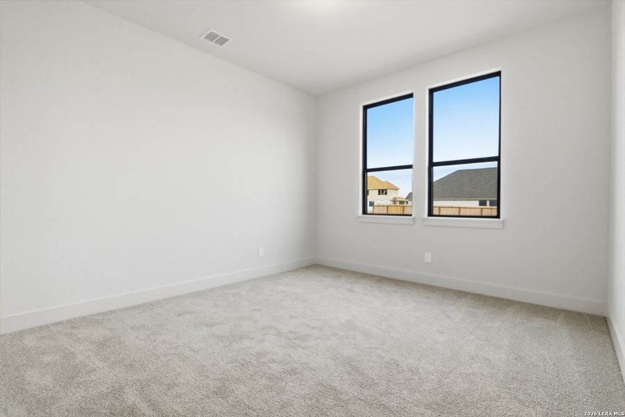 Spacious, unfurnished interior of a new home in Haby Hill 50s, San Antonio (Image 31).