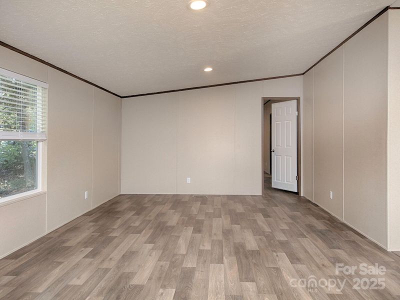 Spacious, unfurnished interior of a new home in , Catawba (Image 33).