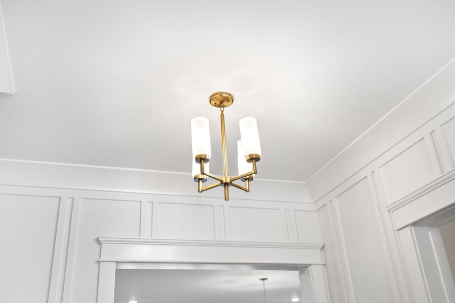Representative interior finishes for a home built from the The Emerson by RobuckHomes in Stonehenge, Raleigh (Image 23).