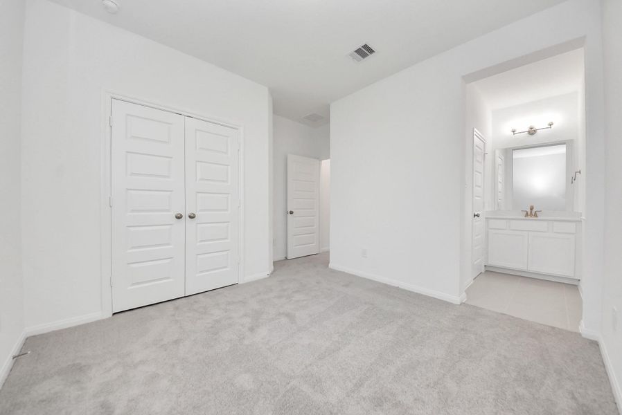 Spacious, unfurnished interior of a new home in Elyson, Katy (Image 23).