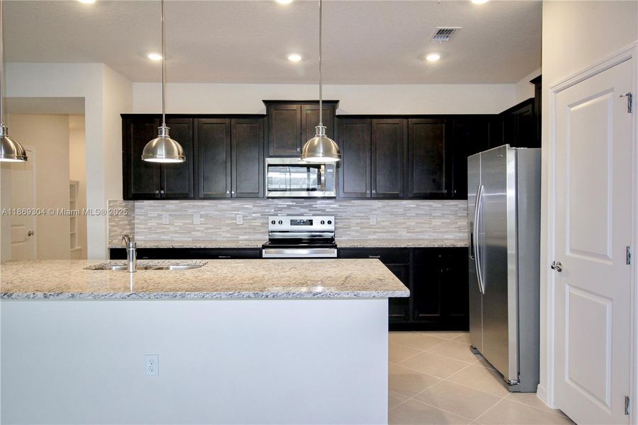 Furnished interior view inside a new home in , Clermont (Image 7).