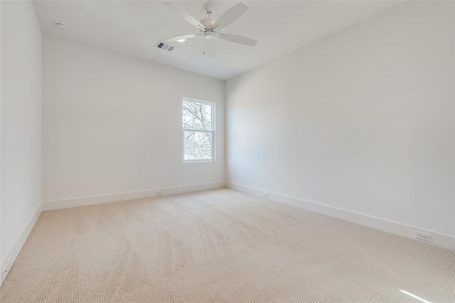 Unfurnished room featuring light carpet and ceiling fan