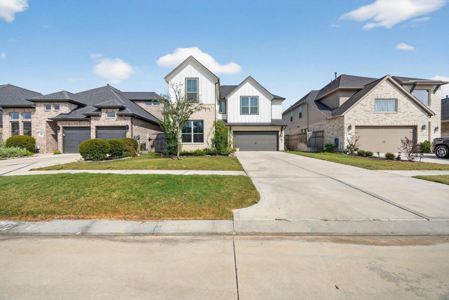 FABULOUS 2 Story from Westin Homes featuring 4 bedrooms, 4 full baths, Game Room, Media Room, 2 car garage all located in Cross Creek West! 31418 Golden Cliffs Ln., Fulshear, TX 77441 FABULOUS 2 Story from Westin Homes featuring 4 bedrooms, 4 full baths, Game Room, Media Room, 2 car garage all located in Cross Creek West! 31418 Golden Cliffs Ln., Fulshear, TX 77441