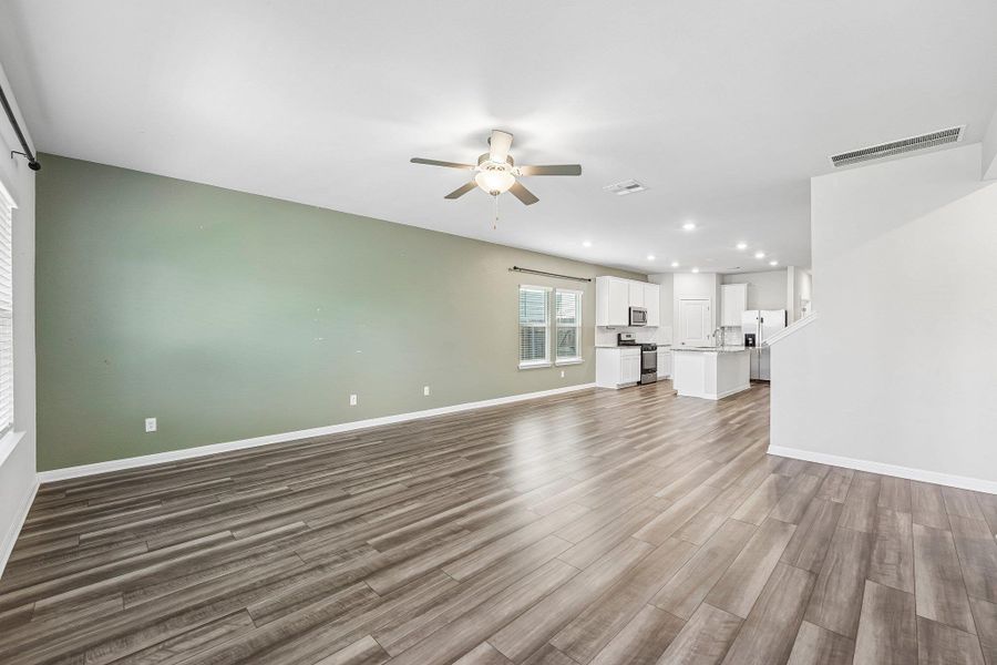 Spacious, unfurnished interior of a new home in Waterstone Crossing, Kyle (Image 21).
