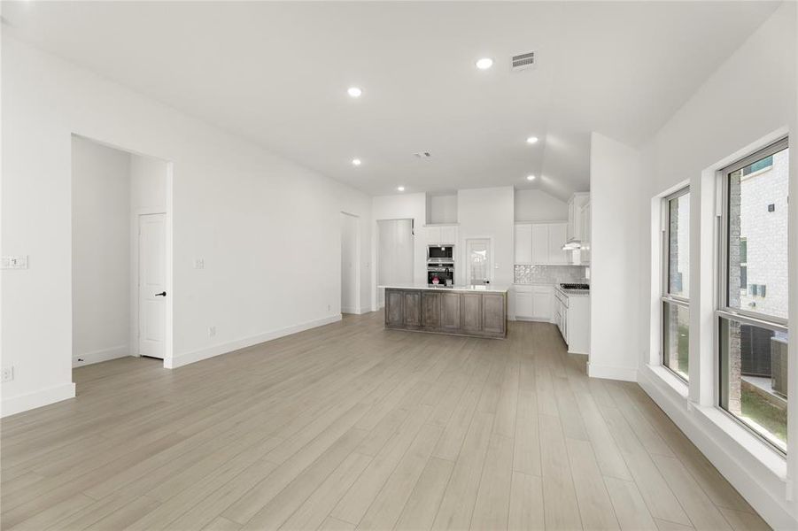 15. 2409 Belmont - Dining (2)