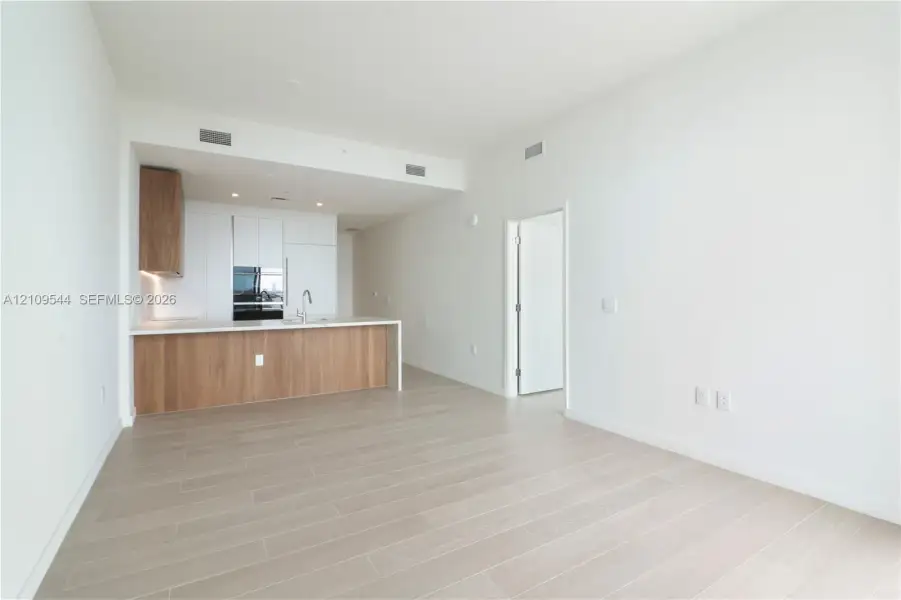 Spacious, unfurnished interior of a new home in , Miami (Image 60).