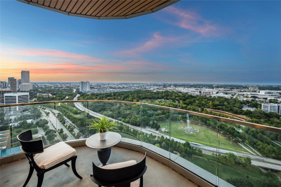 Breathtaking views from the private balcony overlooking Buffalo Bayou Park. Breathtaking views from the private balcony overlooking Buffalo Bayou Park.