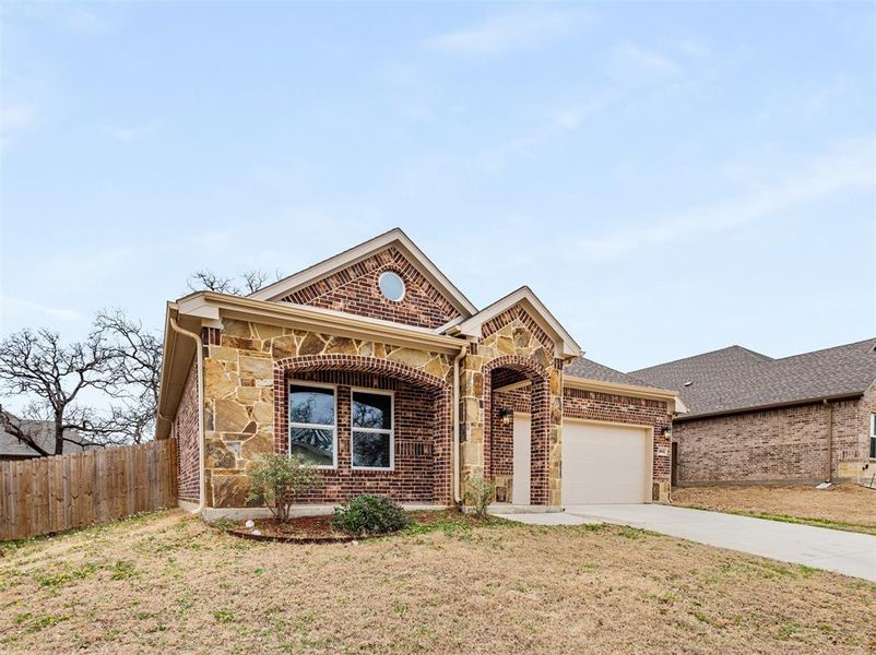 Covered Front Porch!