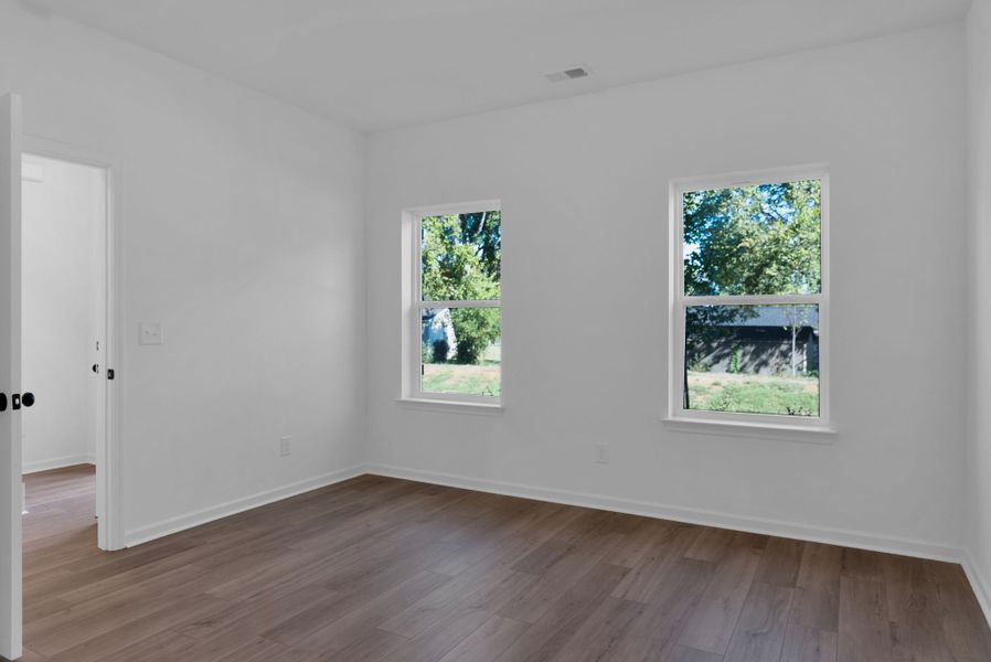 Spacious, unfurnished interior of a new home in Sweetbriar Place, Lebanon (Image 14).