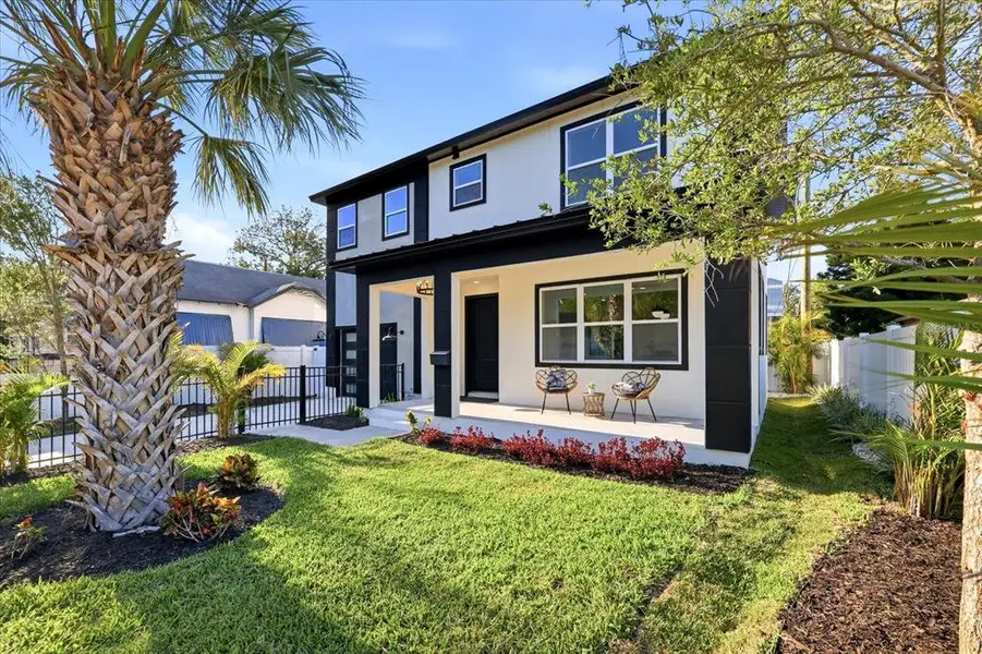 Exterior details and patio area of a home in , St. Petersburg (Image 3).
