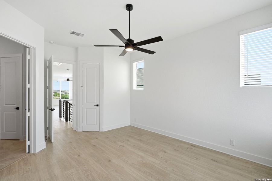 Spacious, unfurnished interior of a new home in Prominence Urban, San Antonio (Image 28).