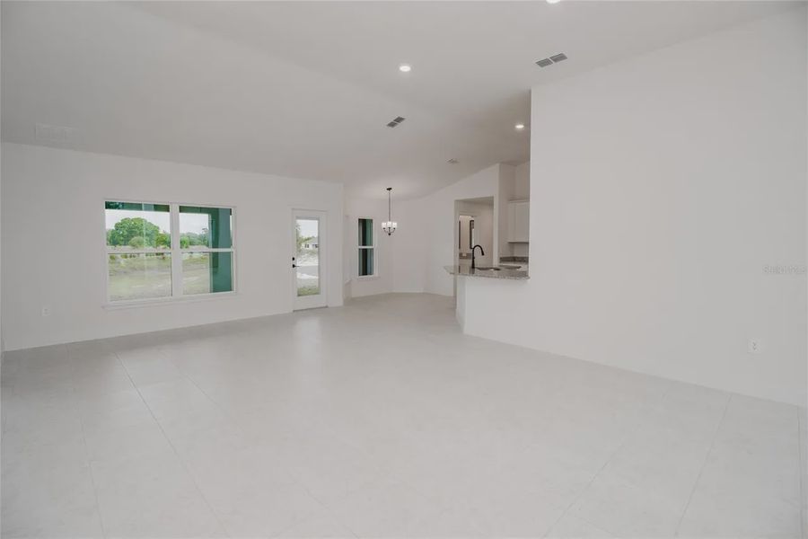 Spacious, unfurnished interior of a new home in Hickory Ridge Estates, Lake Wales (Image 18).
