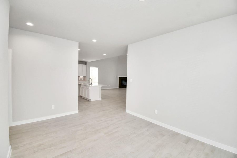 Spacious, unfurnished interior of a new home in Telge Ranch, Cypress (Image 23).