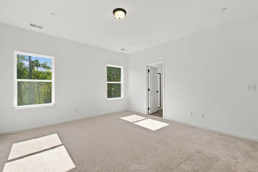 Spacious, unfurnished interior of a new home in Laurelwood Park, Gallatin (Image 22).