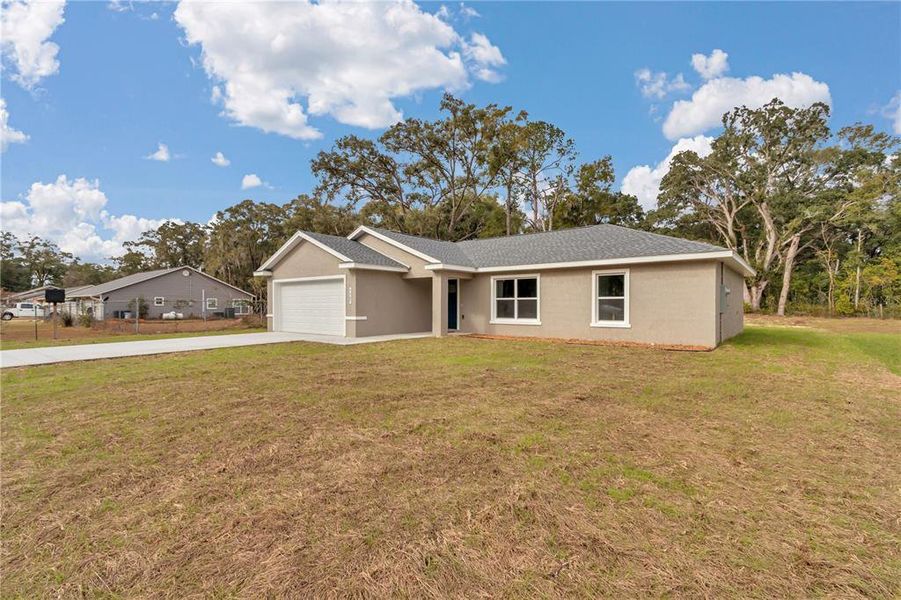 Exterior details and patio area of a home in , Ocala (Image 4).