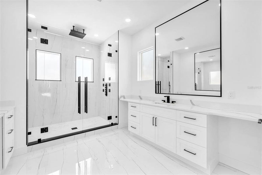 Furnished interior view inside a new home in , Thonotosassa (Image 18).