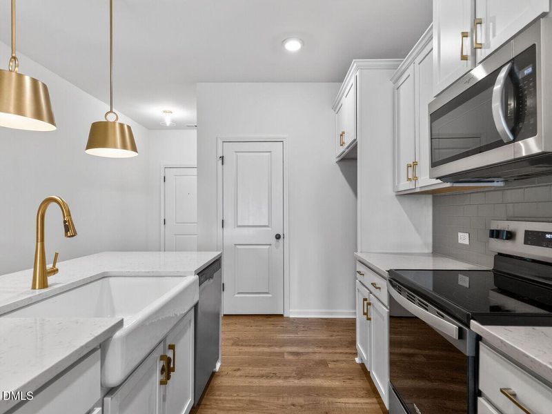 009-1280x960-kitchen