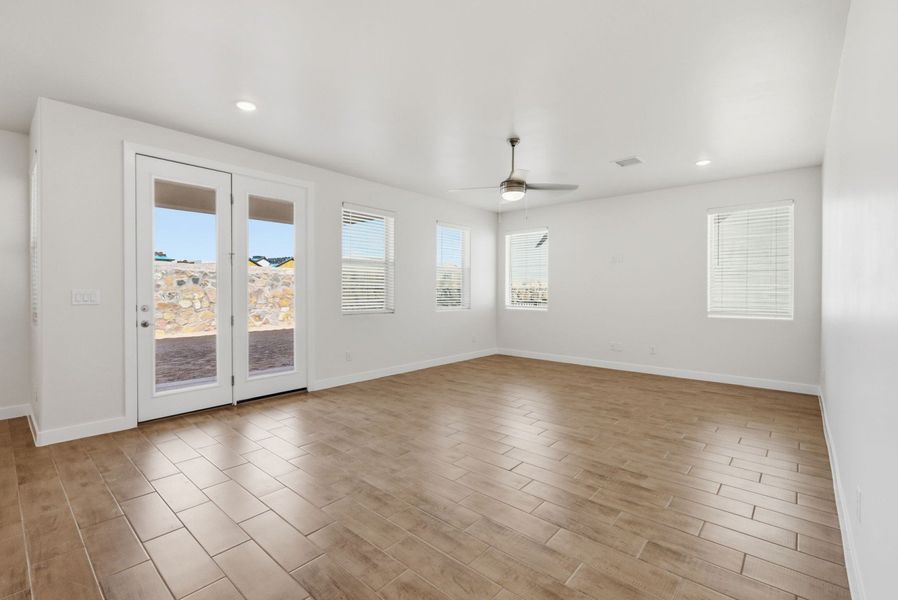 Representative unfurnished interior of a home built from the Timberon I by Hakes Brothers in Emerald Estates, El Paso (Image 12).