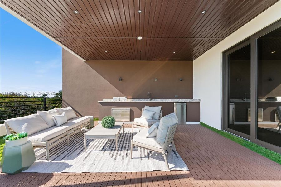 Exterior details and patio area of a home in , Fort Lauderdale (Image 3).