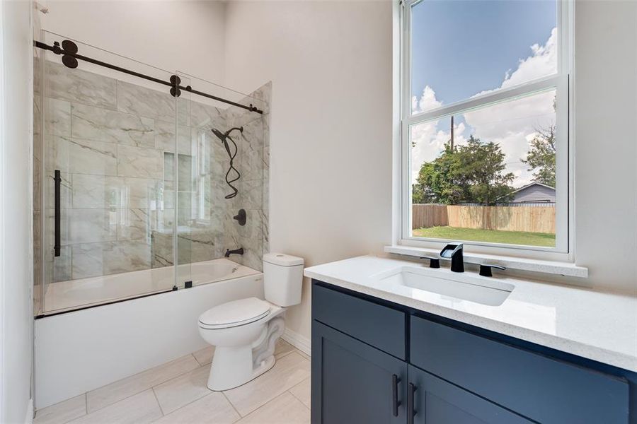Furnished interior view inside a new home in , Waxahachie (Image 8).