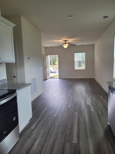 Spacious, unfurnished interior of a new home in Crossing at Givhans, Ridgeville (Image 8).