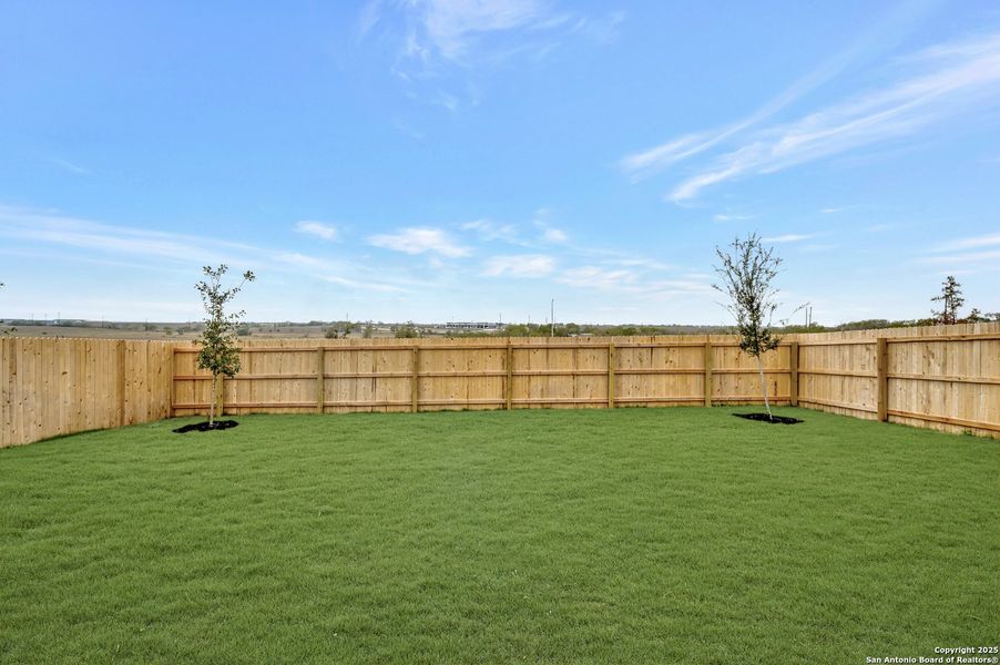 Exterior details and patio area of a home in Paloma Park, Converse (Image 3).