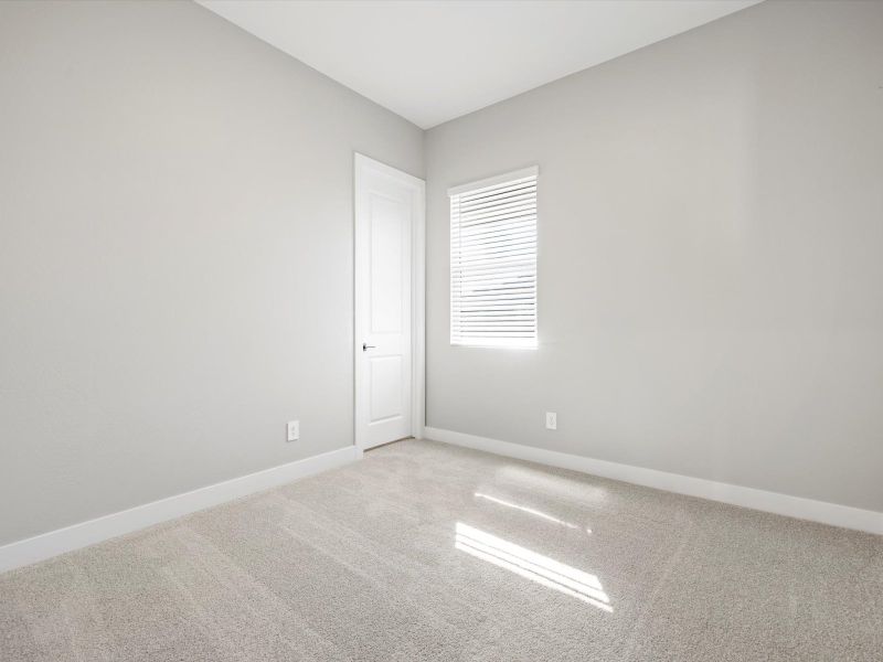 Spacious, unfurnished interior of a new home in Legacy Place, Glendale (Image 14).
