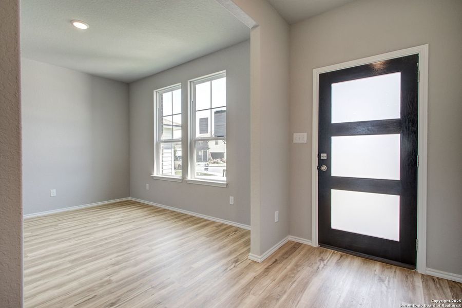 Spacious, unfurnished interior of a new home in Hickory Ridge, San Antonio (Image 45).