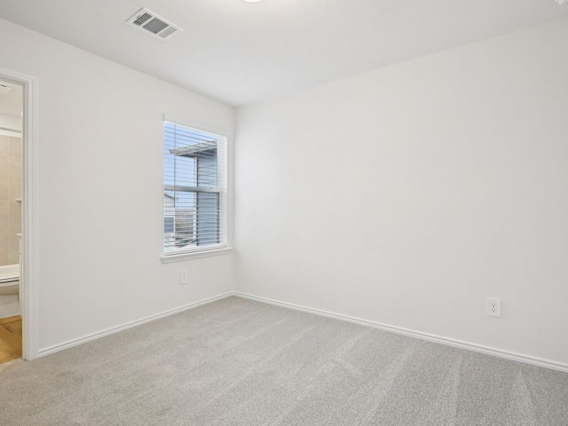Spacious, unfurnished interior of a new home in Turner's Village, Buda (Image 13).
