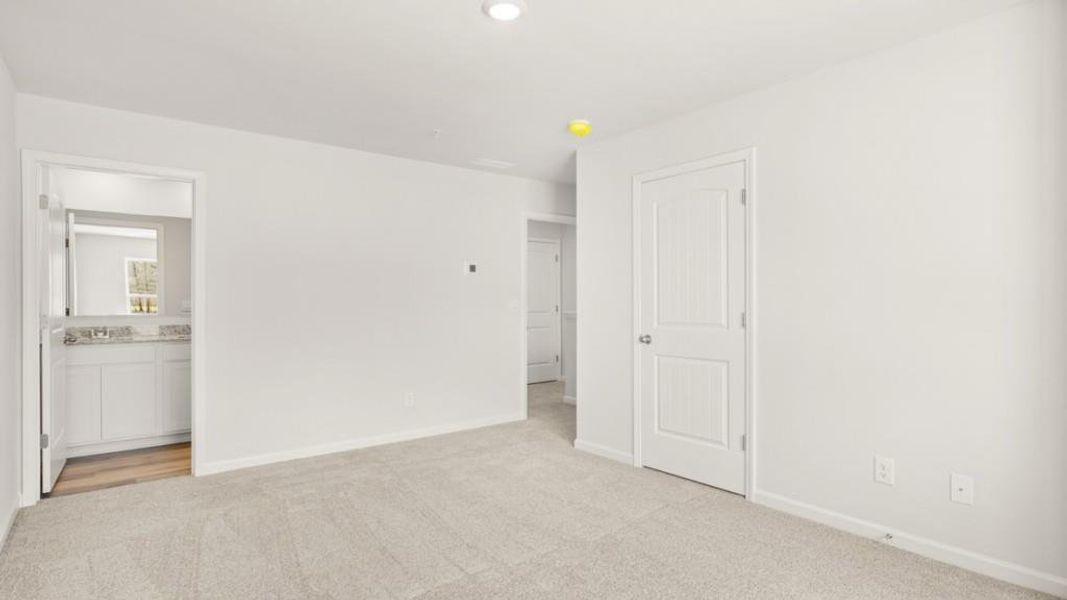 Spacious, unfurnished interior of a new home in Roseleigh Park, Douglasville (Image 15).