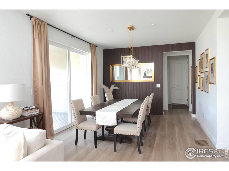 Separate dining Separate dining